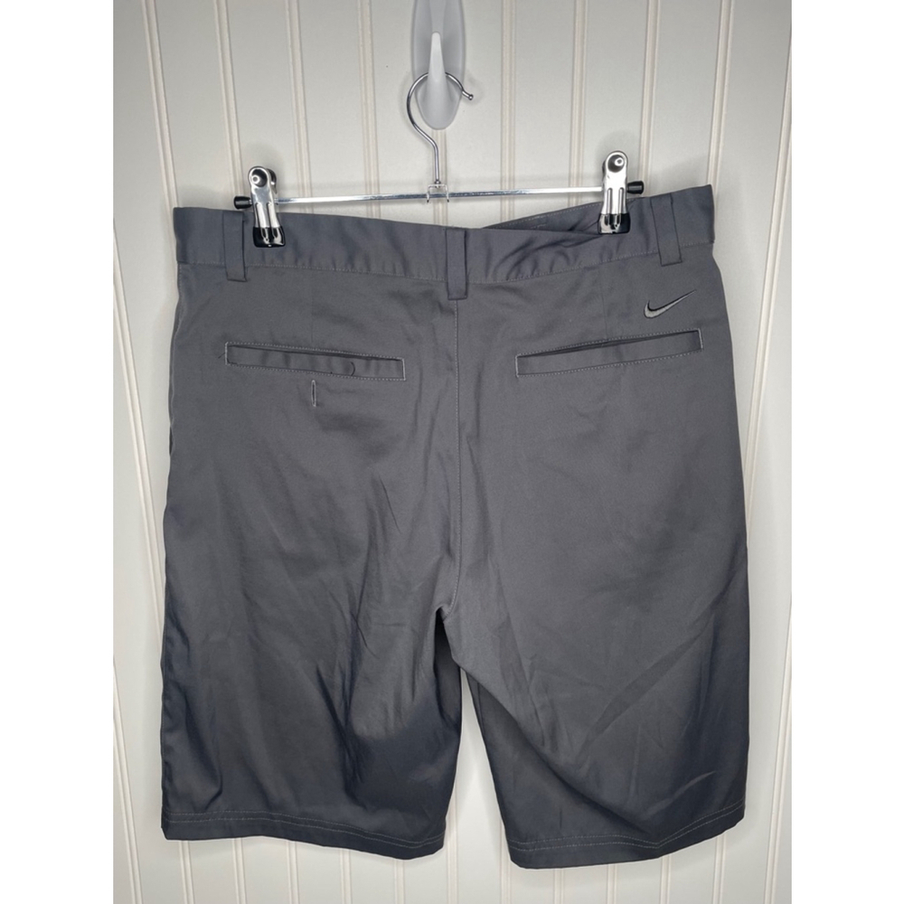 Men's Nike Golf Shorts Gray Size M - Picture 2 of 3